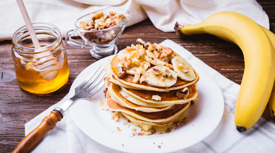 Pannenkoeken met honing, banaan en walnoten voor gewichtstoename - Bodystore.nl