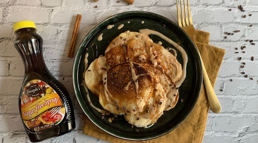 Eiwitrijke pannenkoeken met pindakaas & chocolade en Joseph's sugarfree syrup