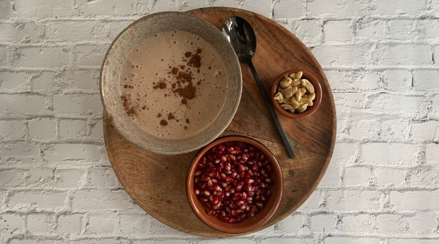 Eiwitrijke smoothiebowl met banaan en granaatappel - Bodystore.nl